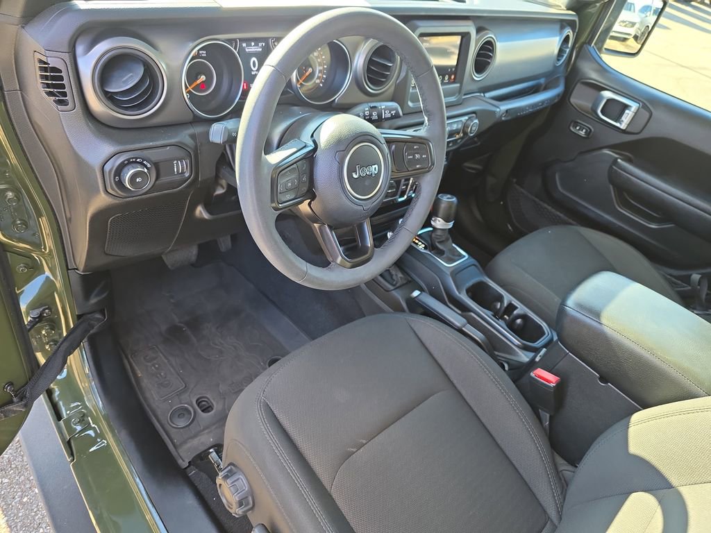 Used 2023 Jeep Wrangler Willys image 9