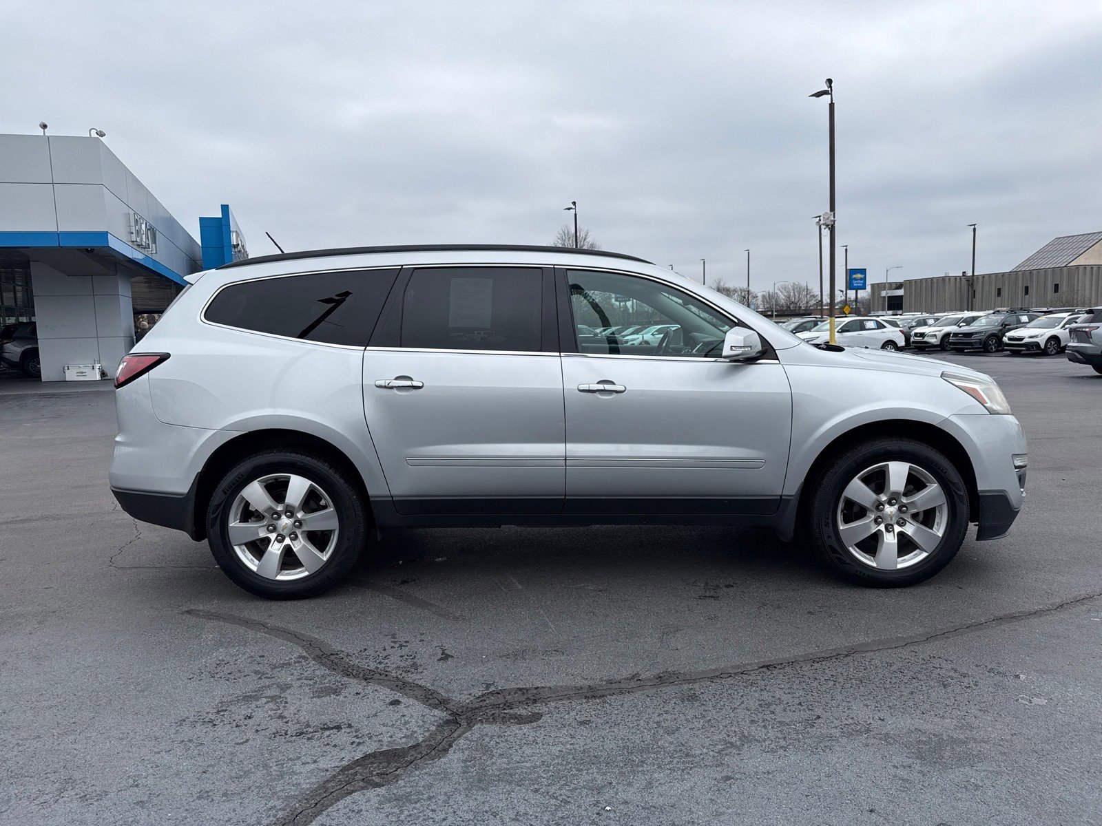 Used 2015 Chevrolet Traverse LTZ FWD image 2