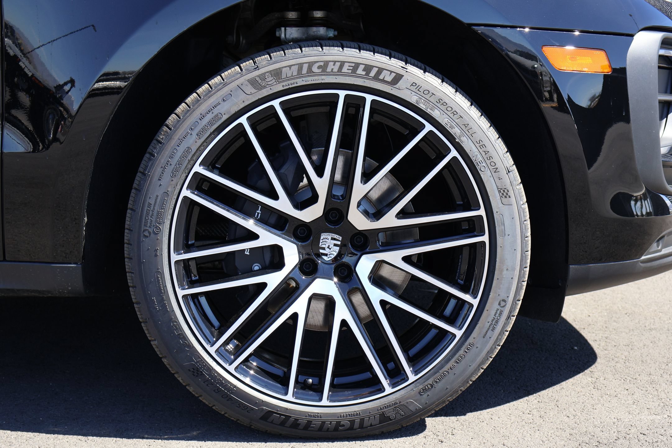 New 2026 Porsche Macan AWD/4WD image 29