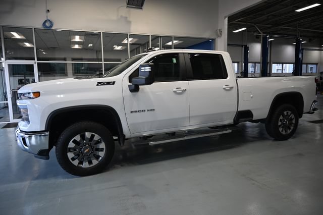 Used 2024 Chevrolet Silverado 2500 LT AWD/4WD image 10
