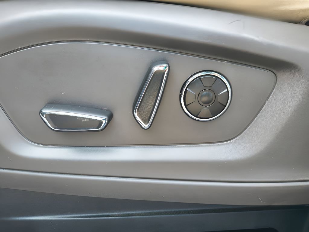 Used 2020 Ford Explorer Platinum w/ Premium Technology Package image 17