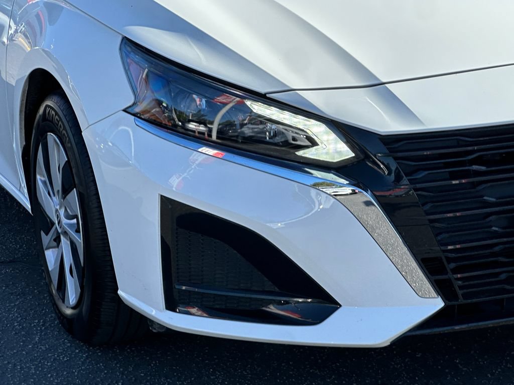Used 2025 Nissan Altima 2.5 S FWD image 12