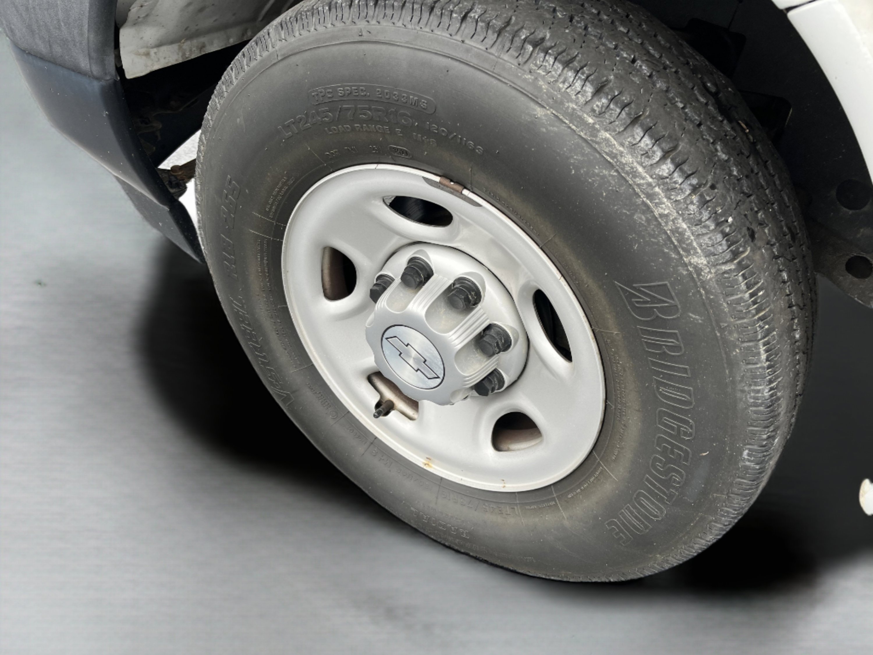 Used 2017 Chevrolet Express 2500 image 13