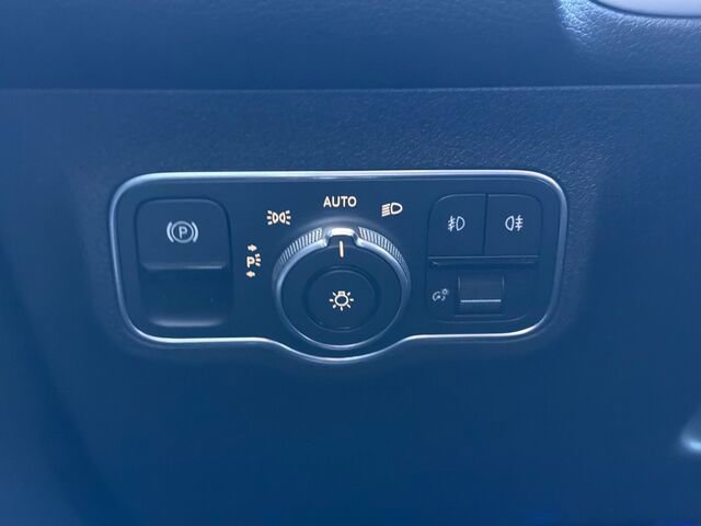 Certified 2025 Mercedes-Benz GLB 250 image 32