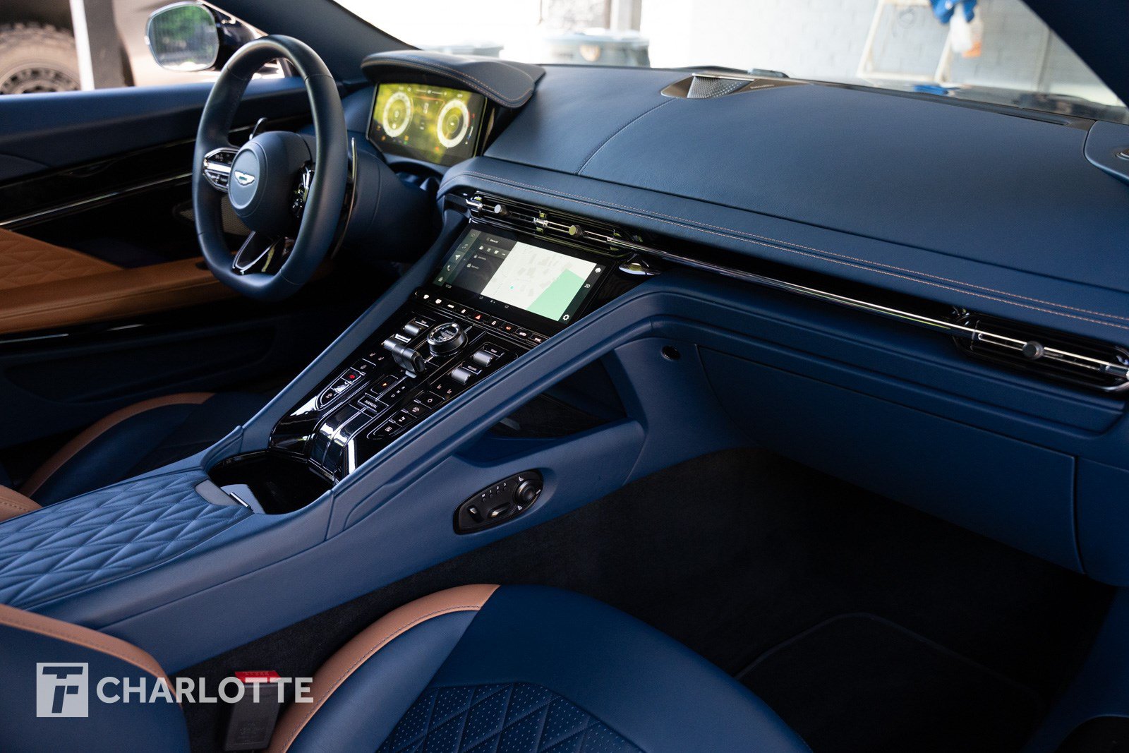Used 2025 Aston Martin DB12 Coupe RWD image 34