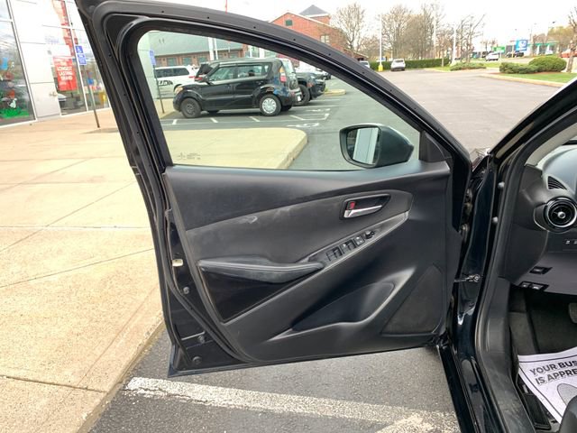 Used 2017 Toyota Yaris iA FWD image 11