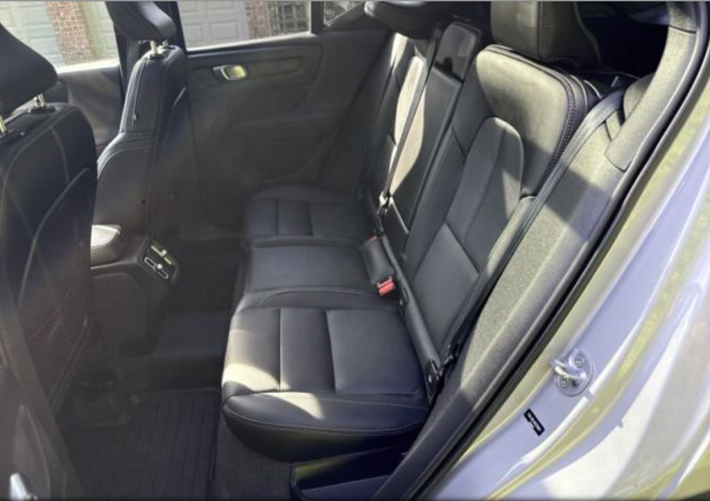 Used 2024 Volvo XC40 B5 Plus w/ Climate Package AWD/4WD image 5