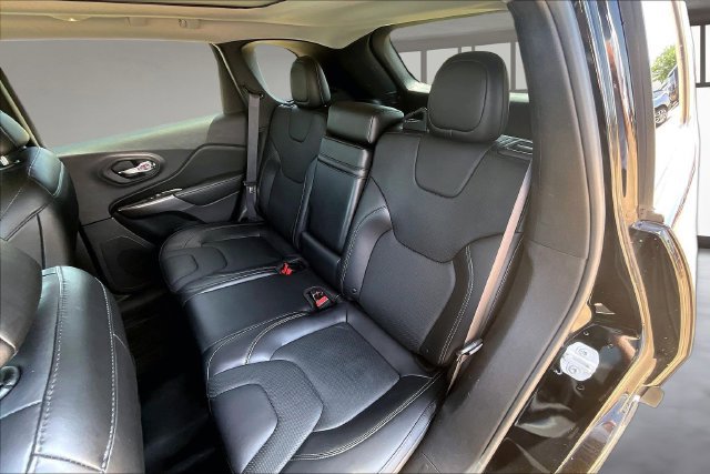 Used 2019 Jeep Cherokee Limited AWD/4WD image 27