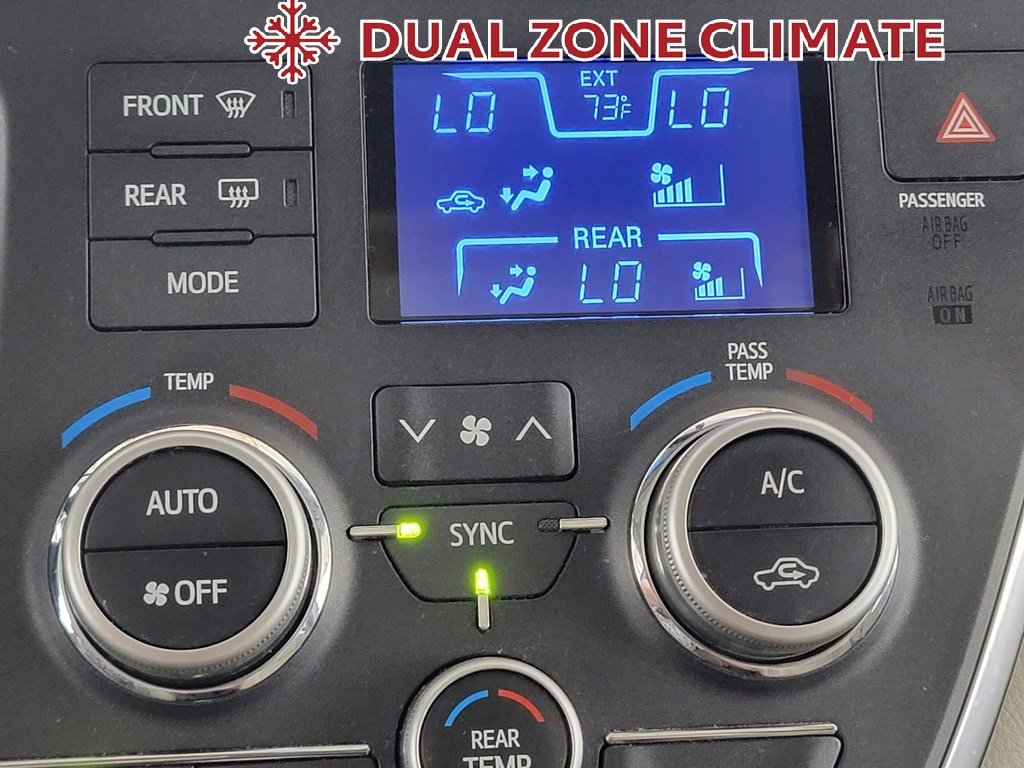 Used 2015 Toyota Sienna XLE FWD image 24