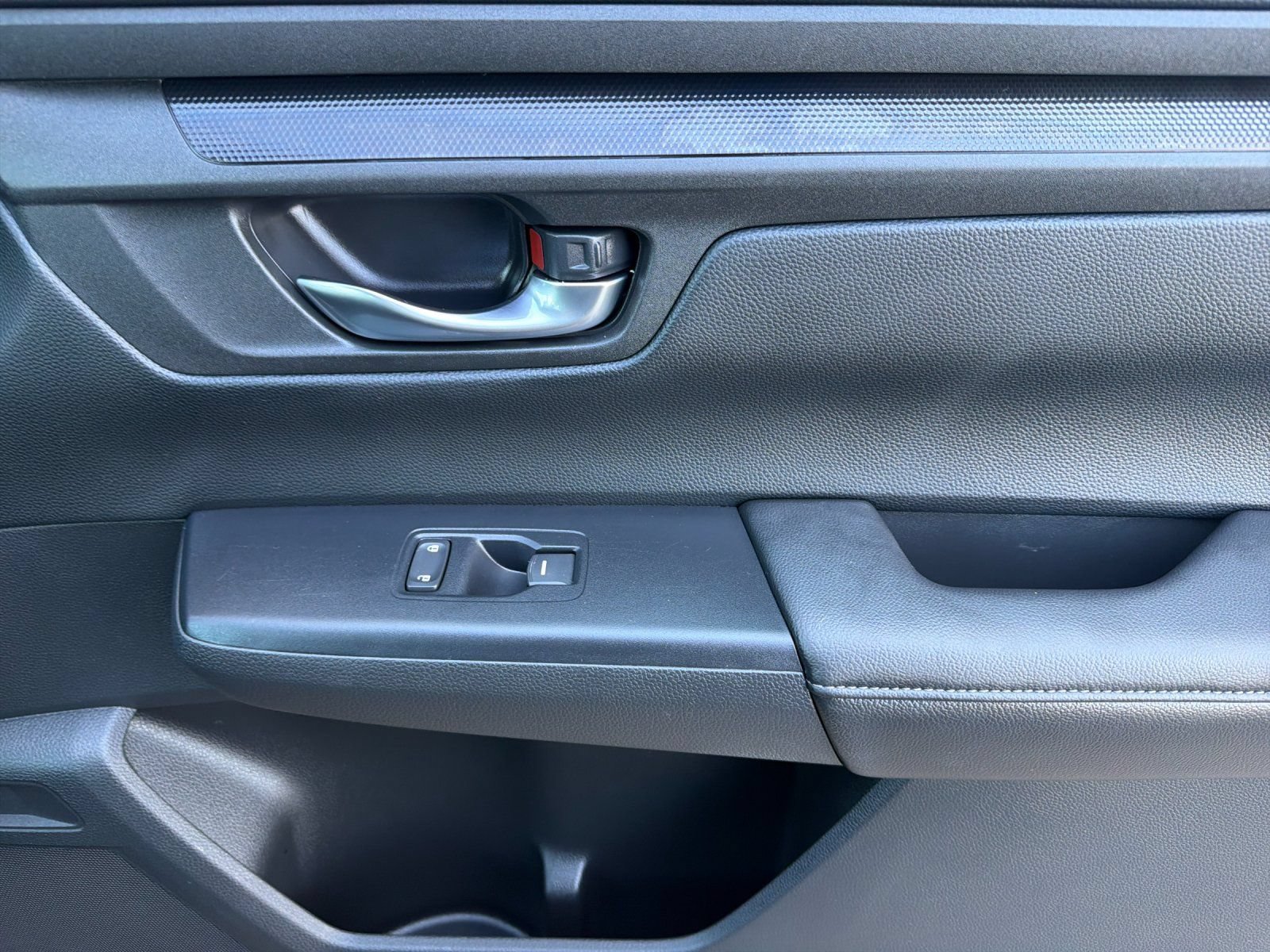 Used 2025 Honda CR-V LX image 19