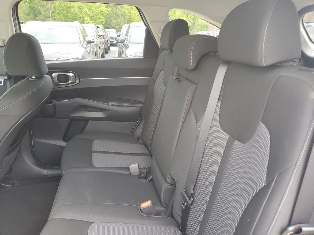 Certified 2023 Kia Sorento LX FWD image 25