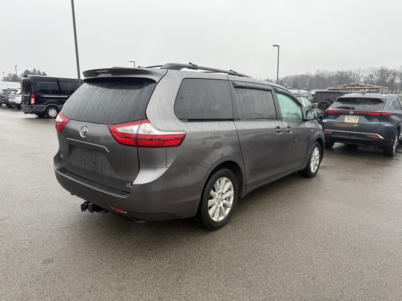 Used 2017 Toyota Sienna LE image 6