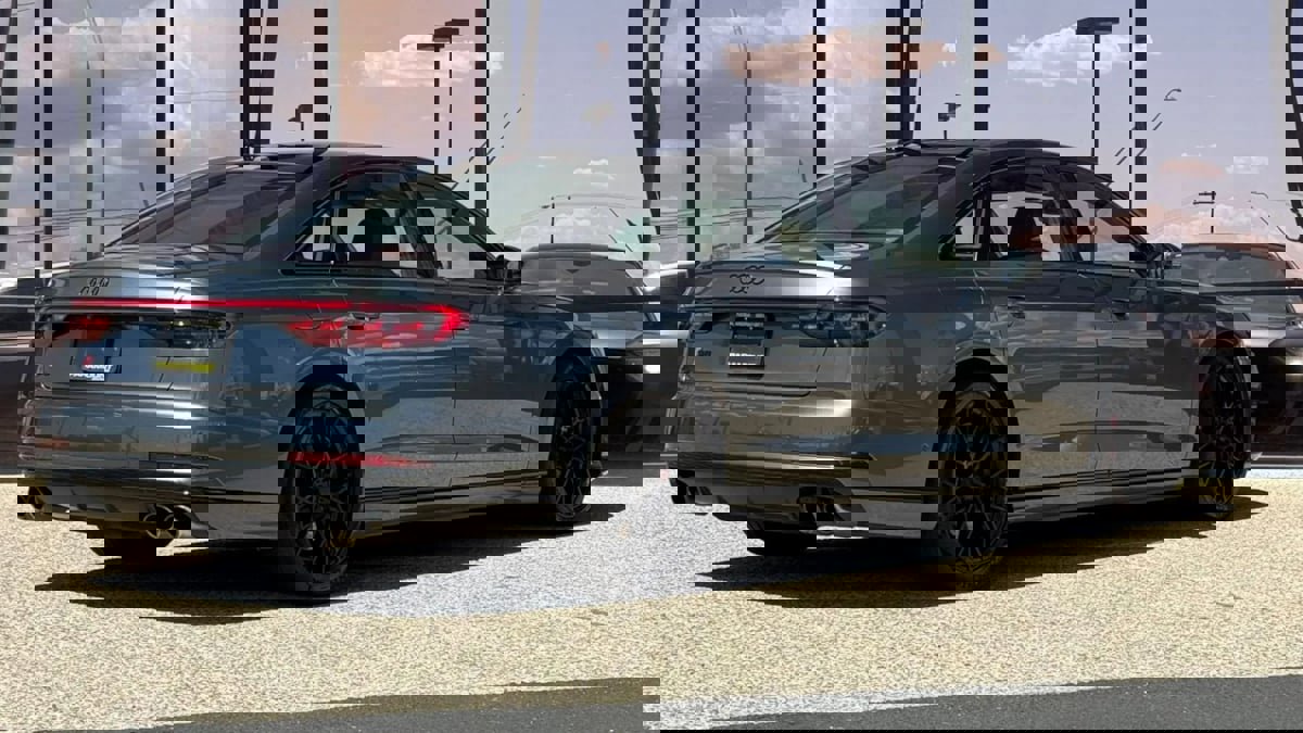 Used 2021 Audi S8 L w/ S8 Executive Package image 17