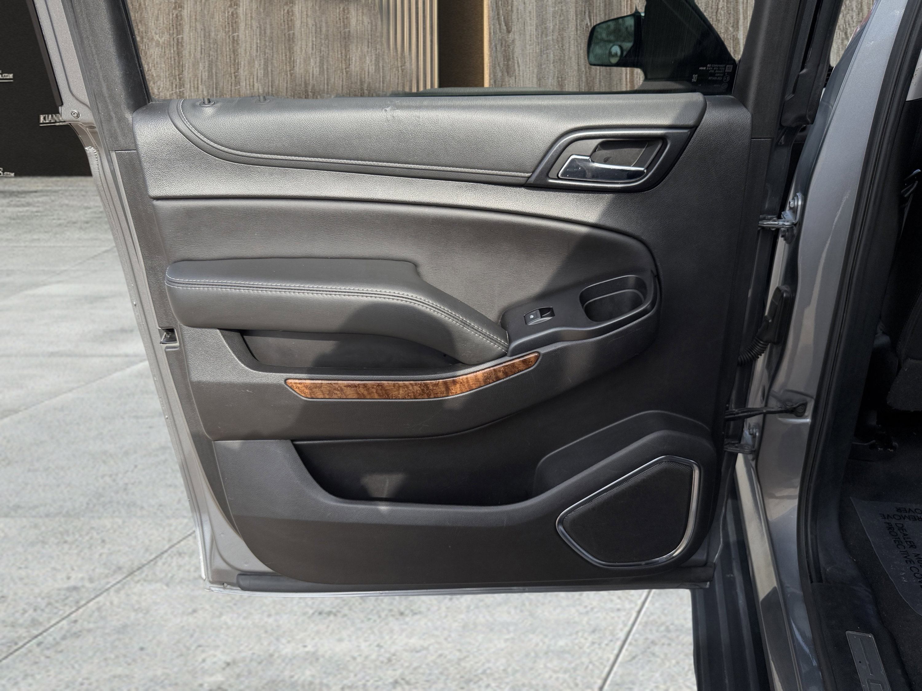 Used 2020 Chevrolet Suburban Premier image 25