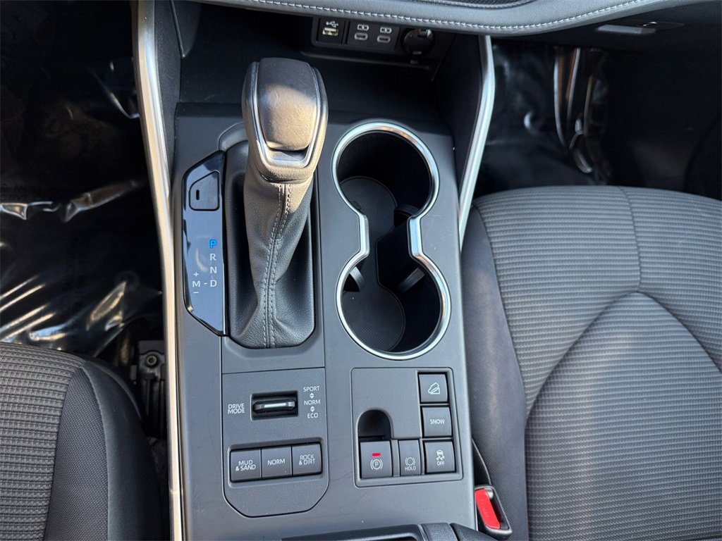 Used 2024 Toyota Highlander LE image 14