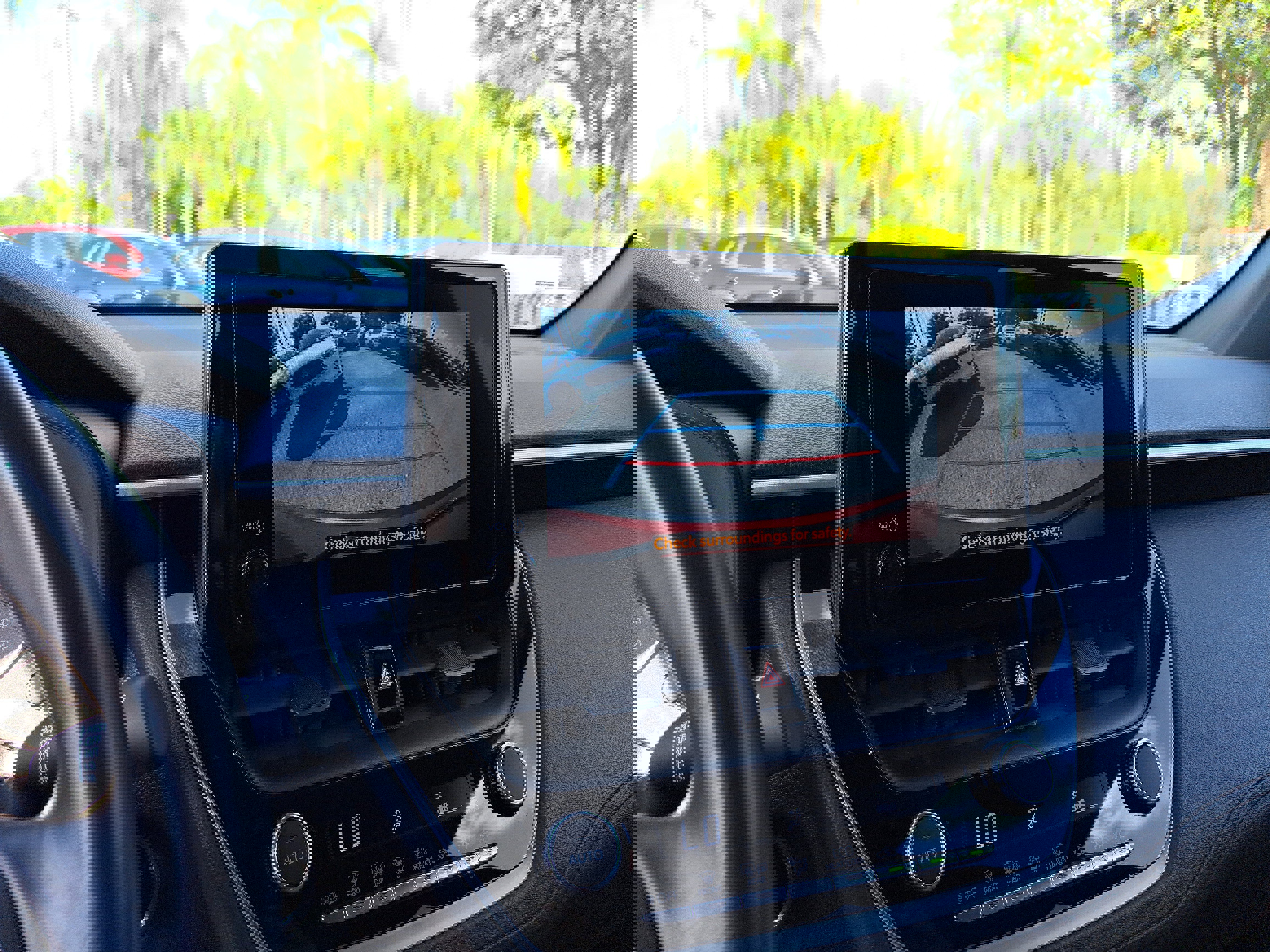 Used 2023 Toyota Corolla Cross SE image 15