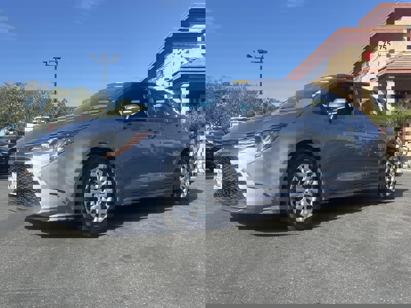 Used 2022 Toyota Corolla LE image 2