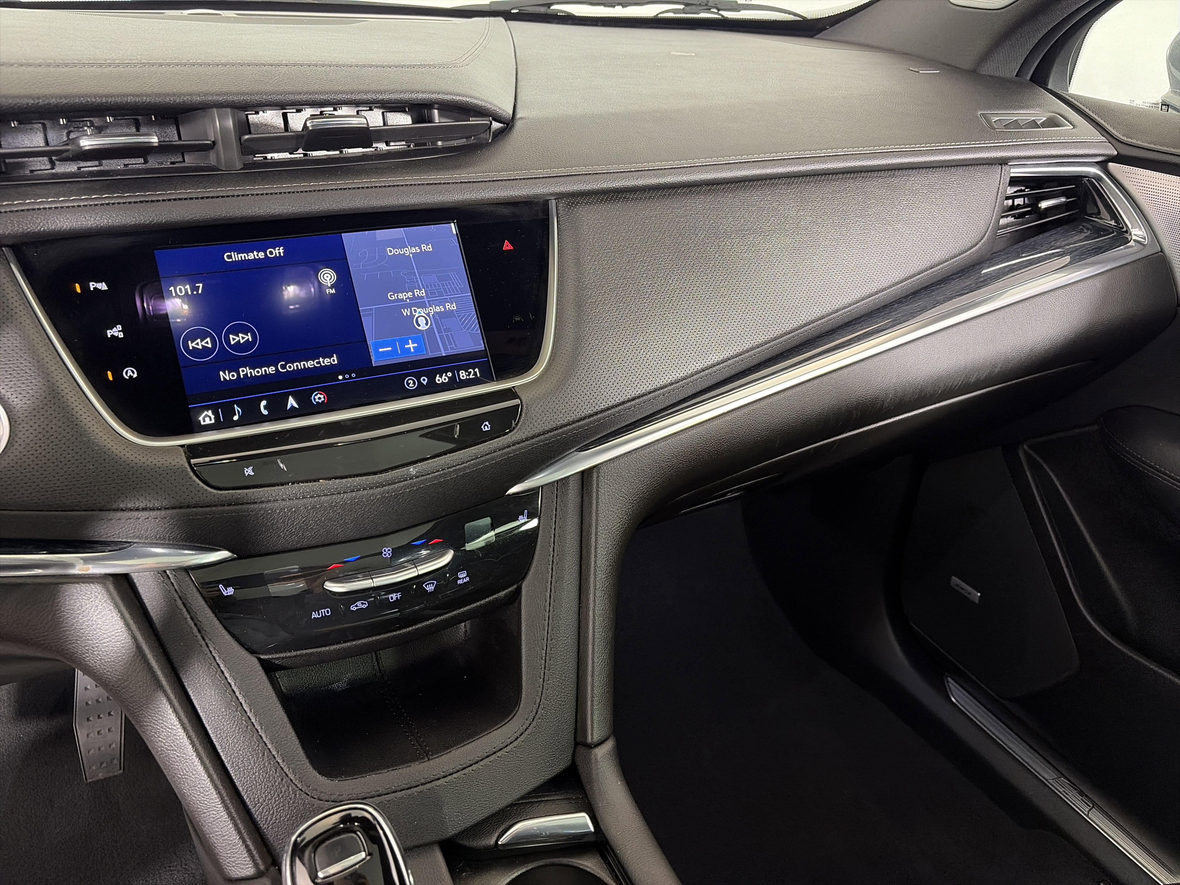 Used 2023 Cadillac XT5 Premium Luxury w/ Technology Package image 4