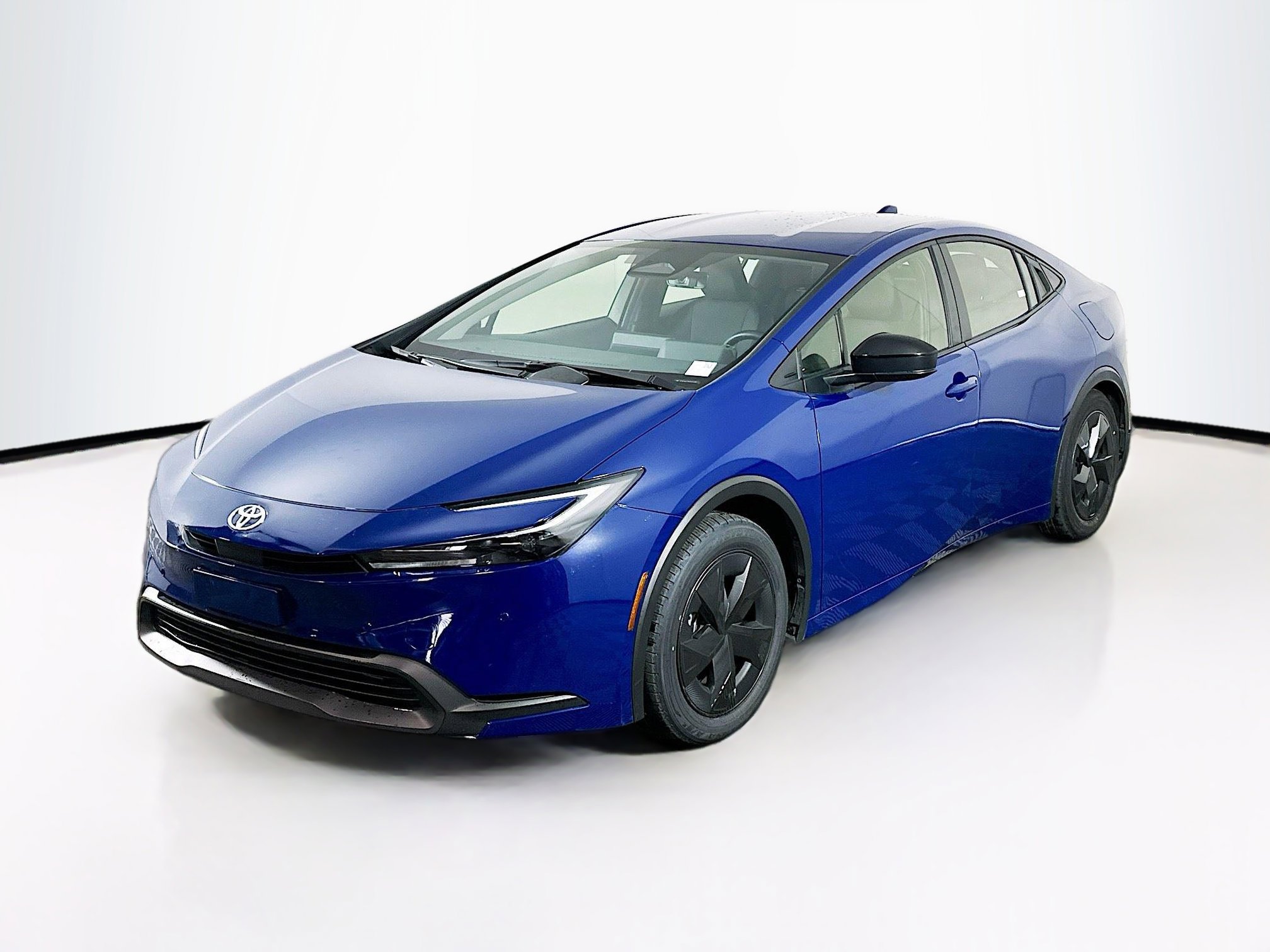 Used 2025 Toyota Prius LE image 3