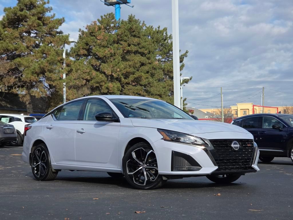 Certified 2025 Nissan Altima 2.5 SR image 1