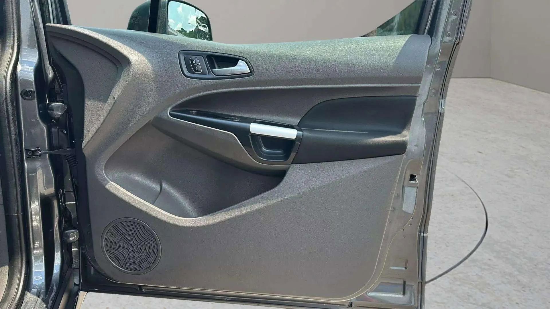 Used 2020 Ford Transit Connect XLT image 19