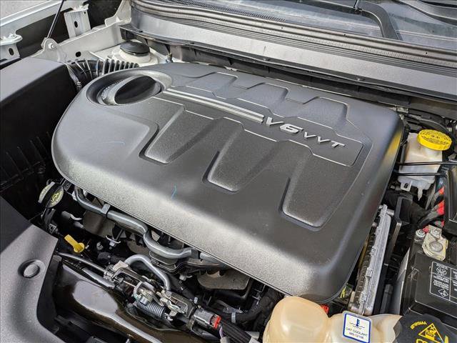 Used 2019 Jeep Cherokee Limited w/ Technology Group image 23