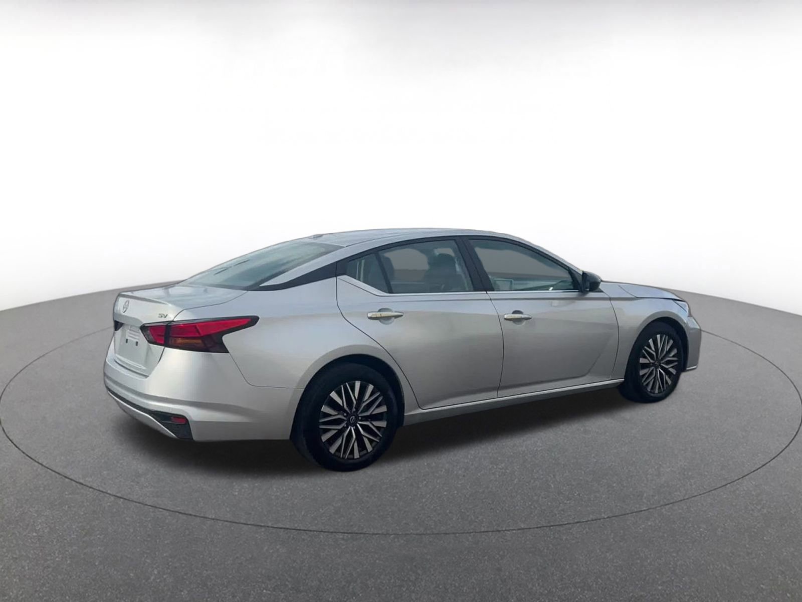 Used 2024 Nissan Altima 2.5 SV image 15