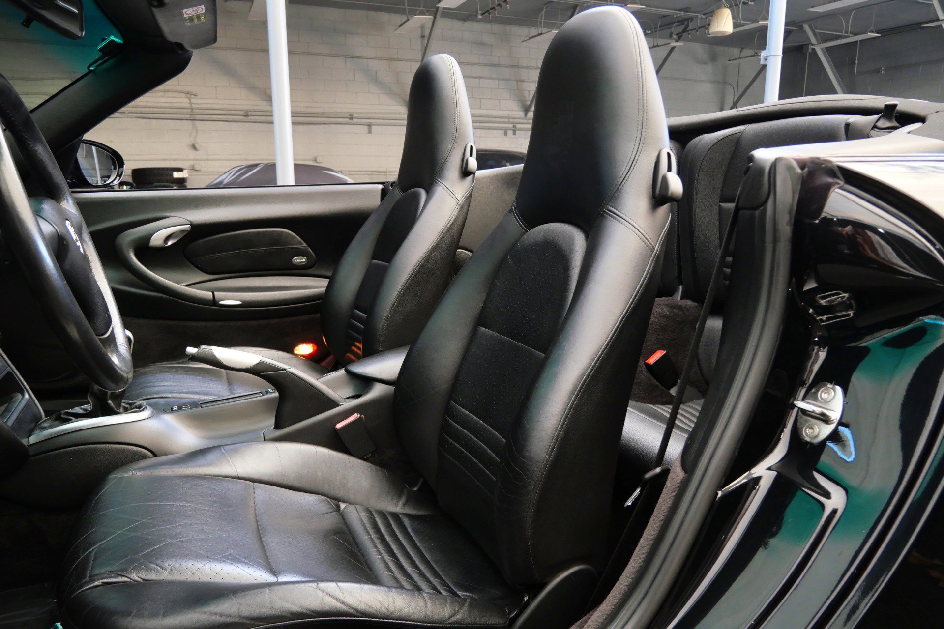 Used 2000 Porsche 911 Cabriolet image 23