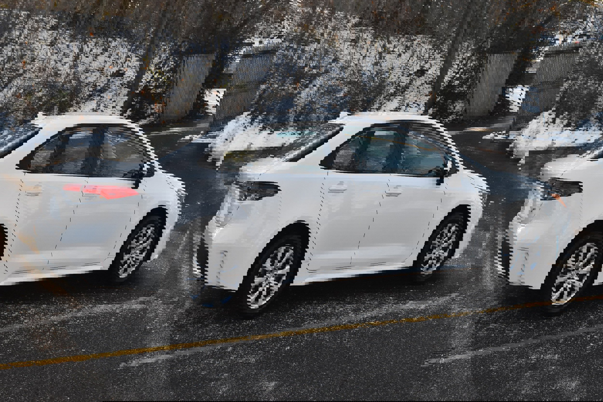 Used 2022 Toyota Corolla LE image 9