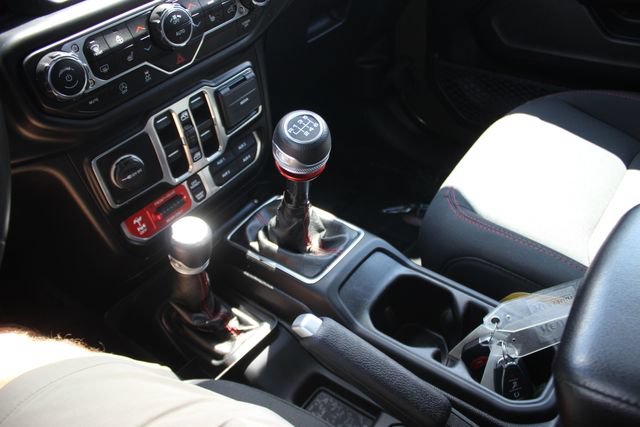 Used 2021 Jeep Gladiator Rubicon AWD/4WD image 12