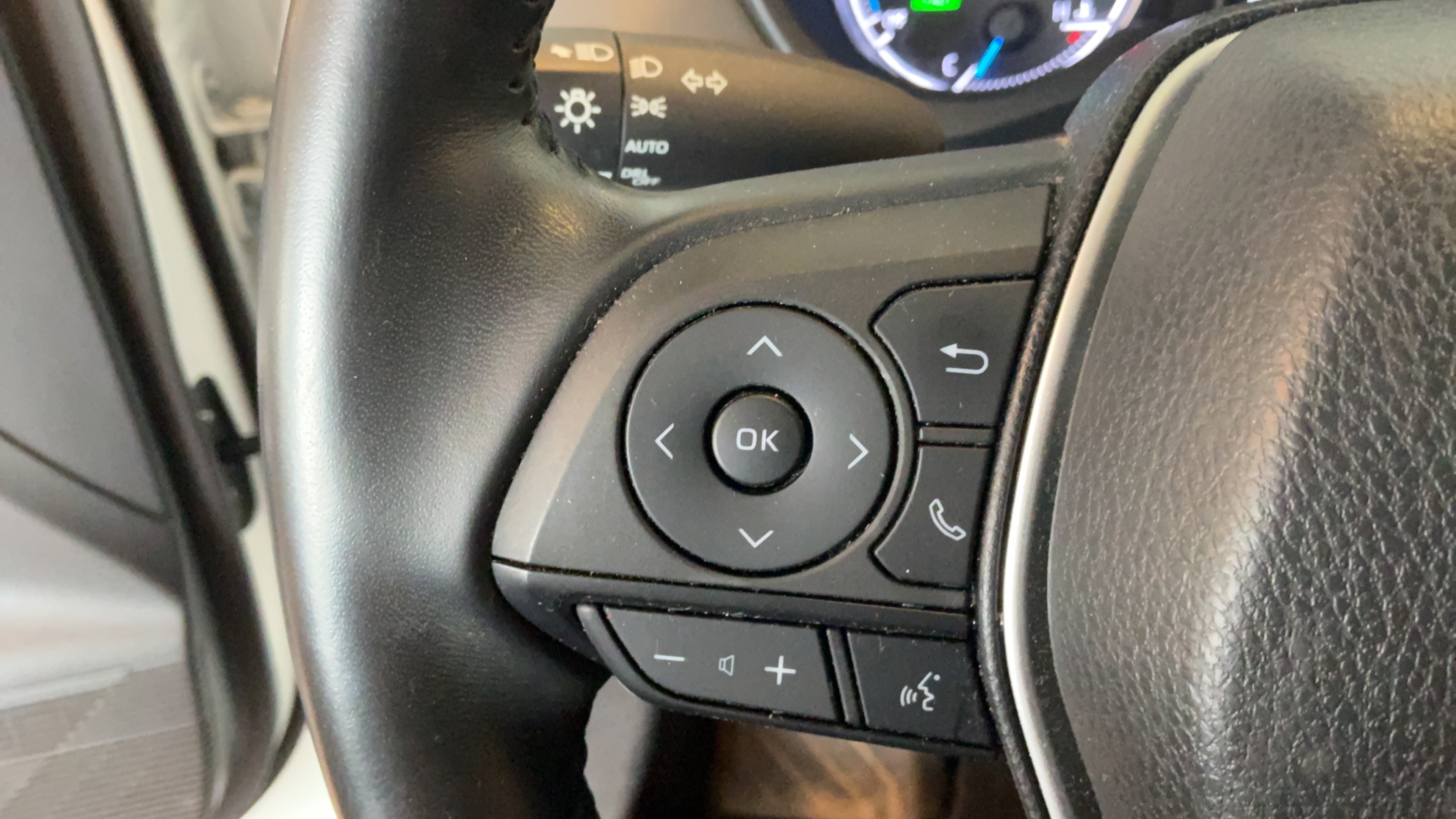 Used 2021 Toyota Venza LE AWD/4WD image 17