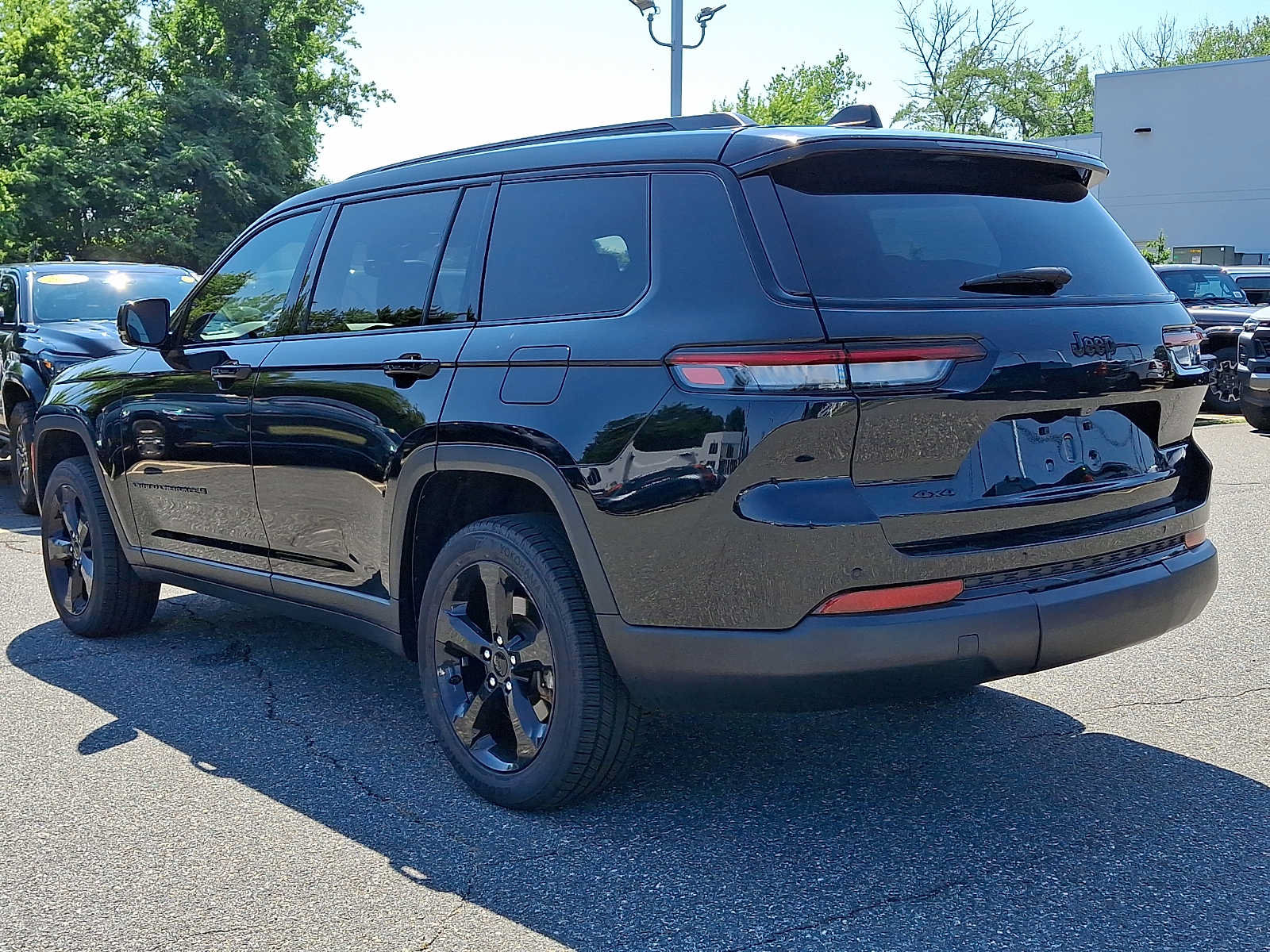 Certified 2023 Jeep Grand Cherokee L Laredo AWD/4WD image 4