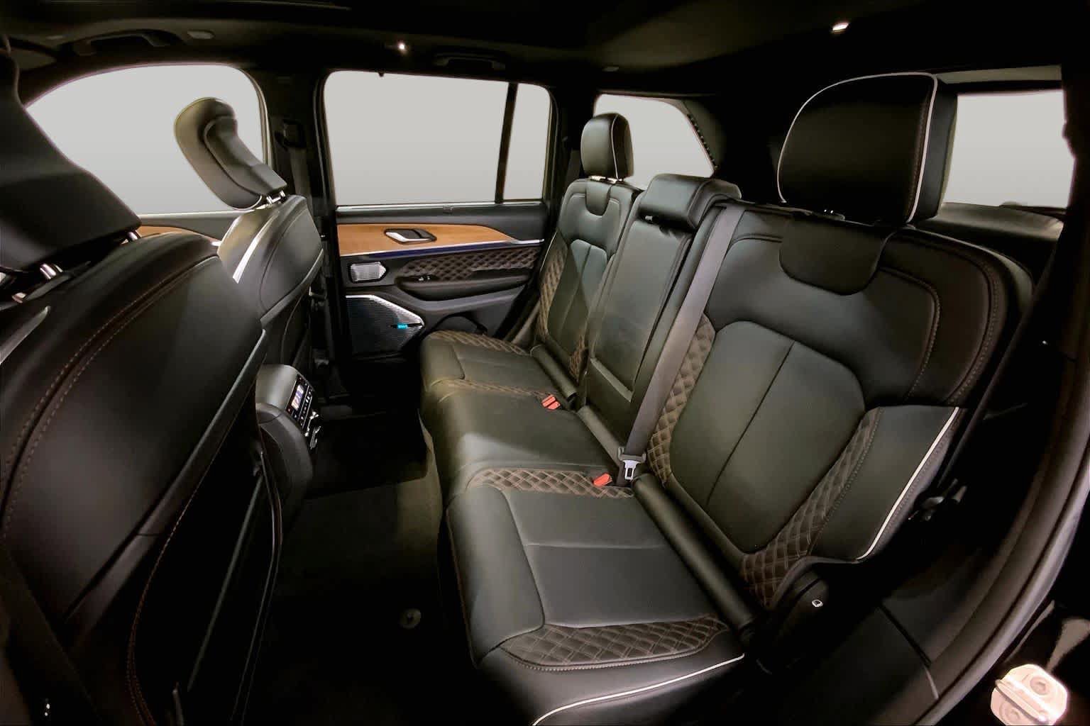 Used 2023 Jeep Grand Cherokee Summit AWD/4WD image 19