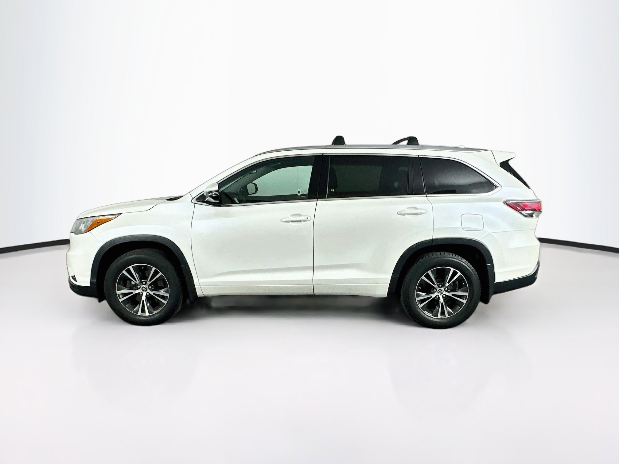 Used 2016 Toyota Highlander XLE AWD/4WD image 4
