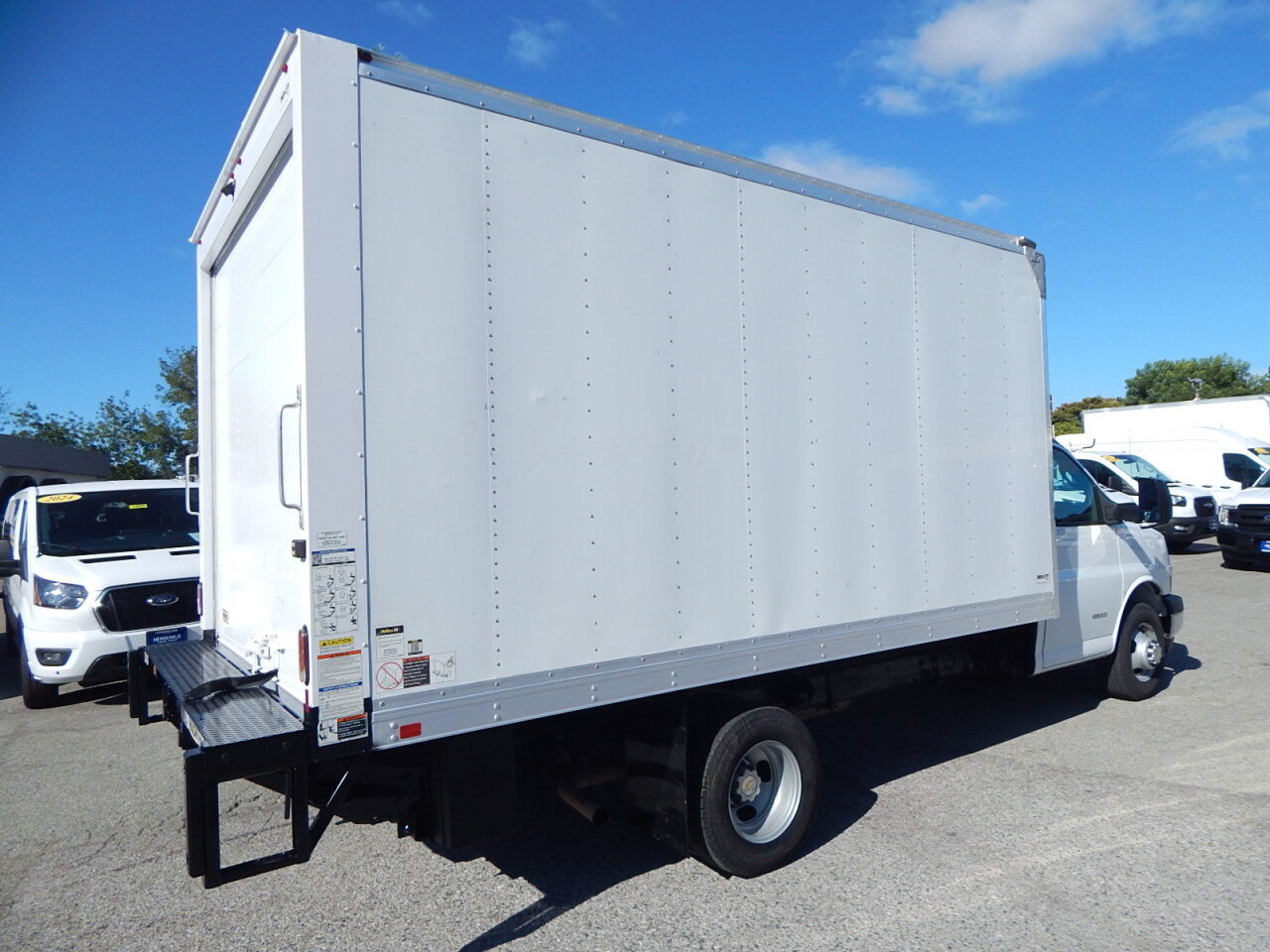 Used 2019 Chevrolet Express 4500 w/ Power Convenience Package RWD image 8