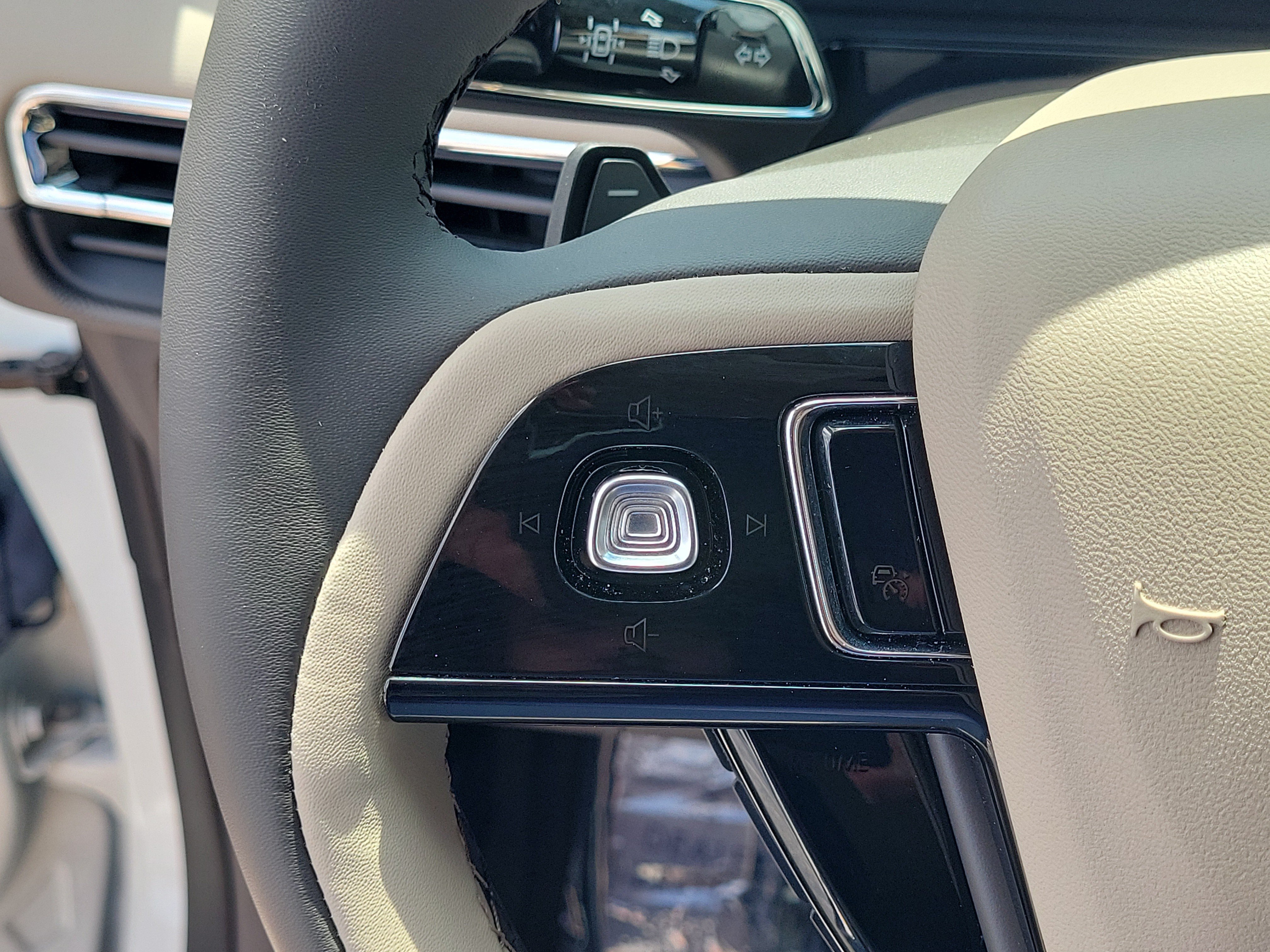 Used 2024 Lincoln Corsair FWD image 18