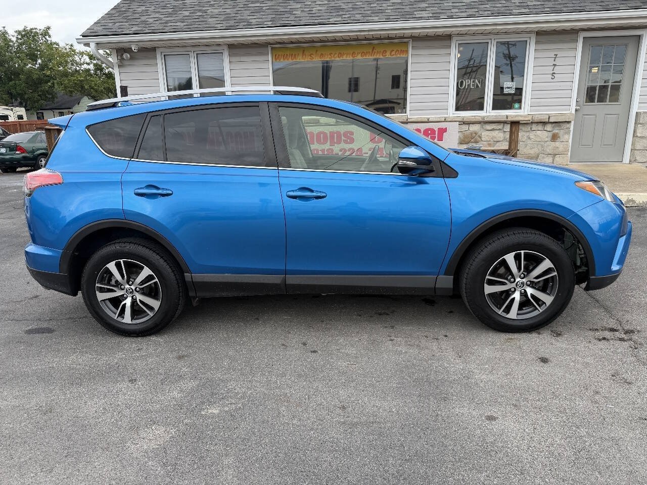 Used 2018 Toyota RAV4 XLE FWD image 7