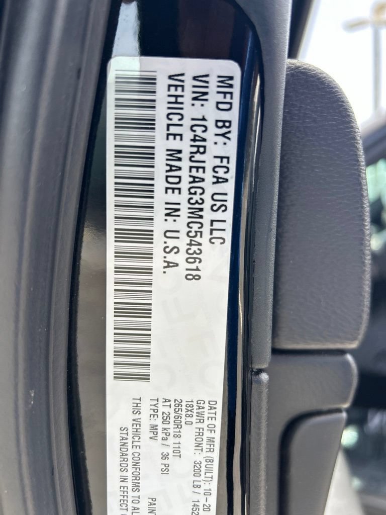 Used 2021 Jeep Grand Cherokee Laredo RWD image 46