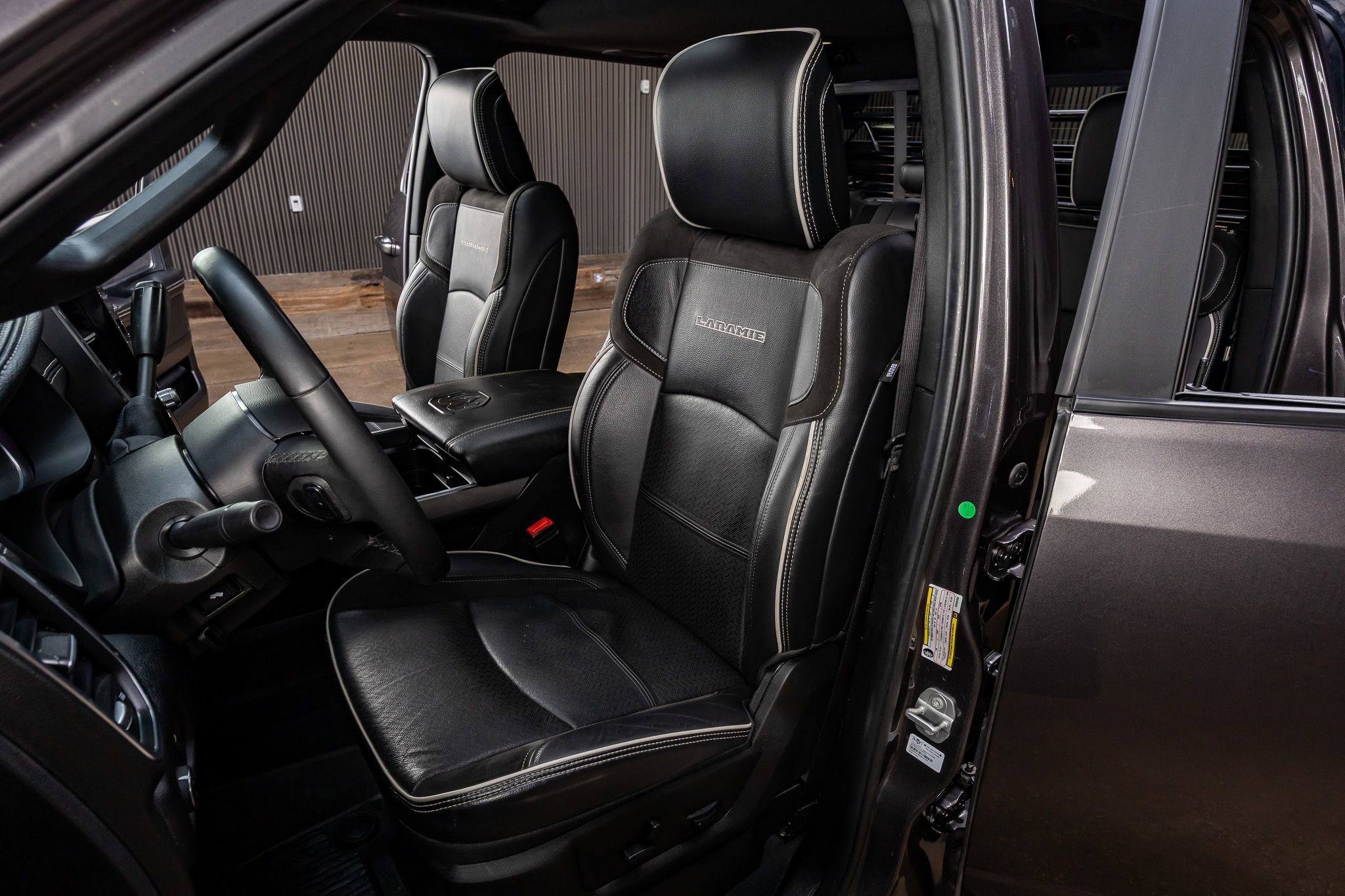 Used 2025 RAM 3500 Laramie AWD/4WD image 29