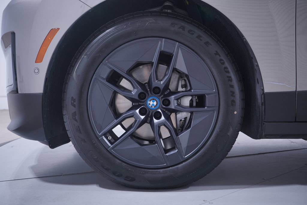 Used 2023 BMW iX xDrive50 w/ Premium Package image 2