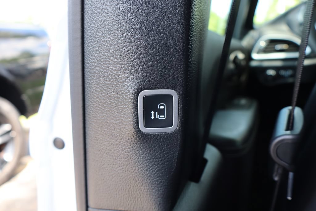 Used 2026 Chrysler Pacifica Select FWD image 43
