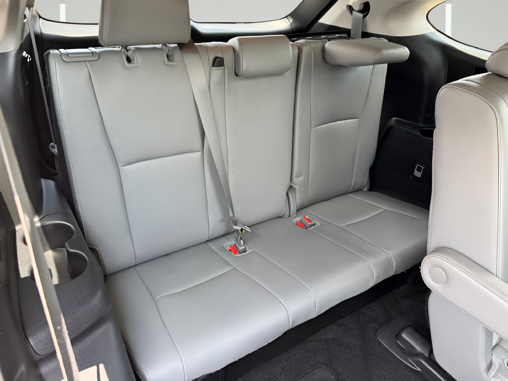 Used 2024 Toyota Highlander Limited AWD/4WD image 28