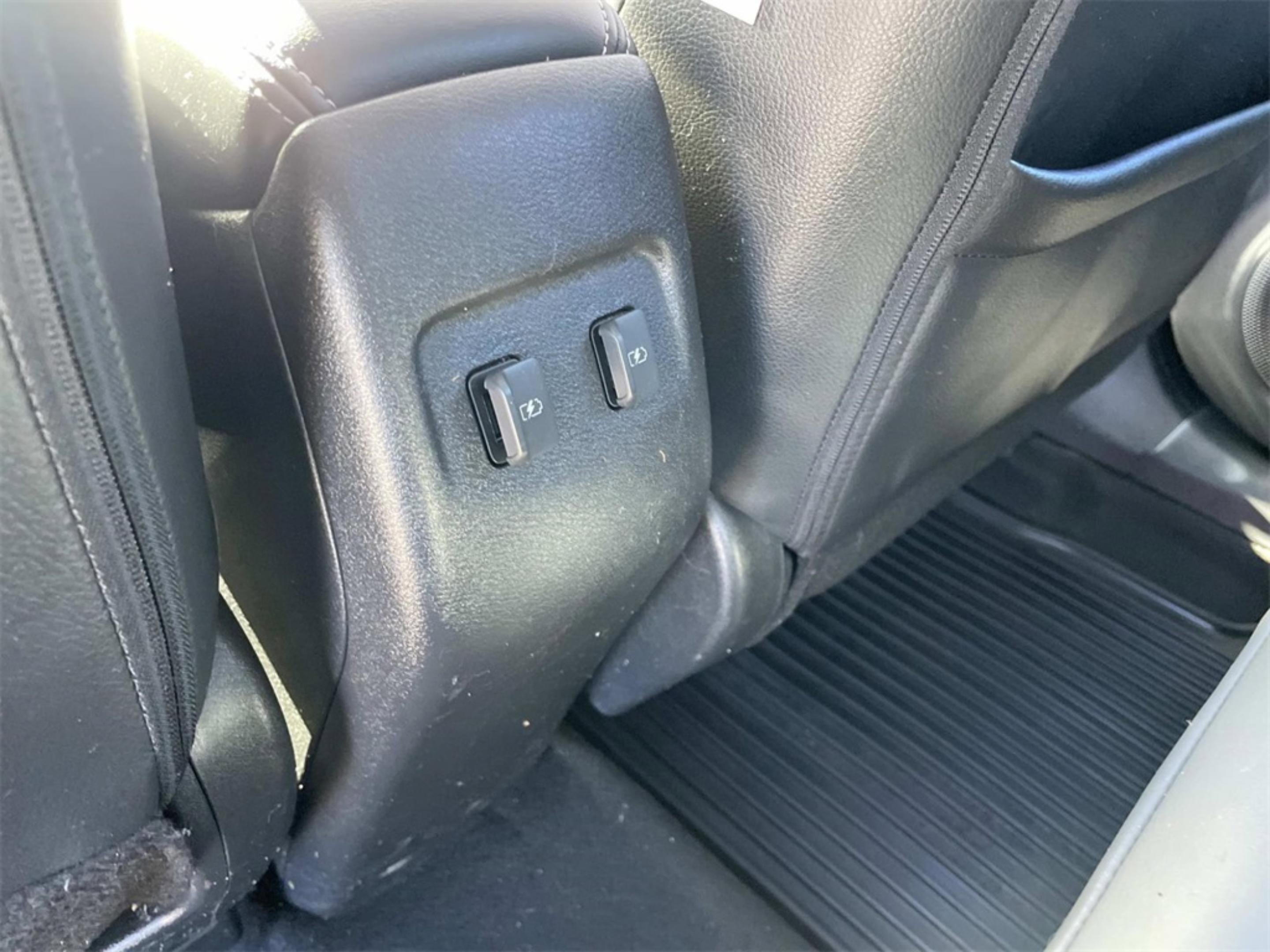 Used 2021 Nissan Kicks SR w/ SR Premium Package image 7