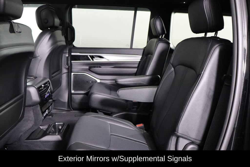 Used 2025 Jeep Wagoneer Series II AWD/4WD image 16