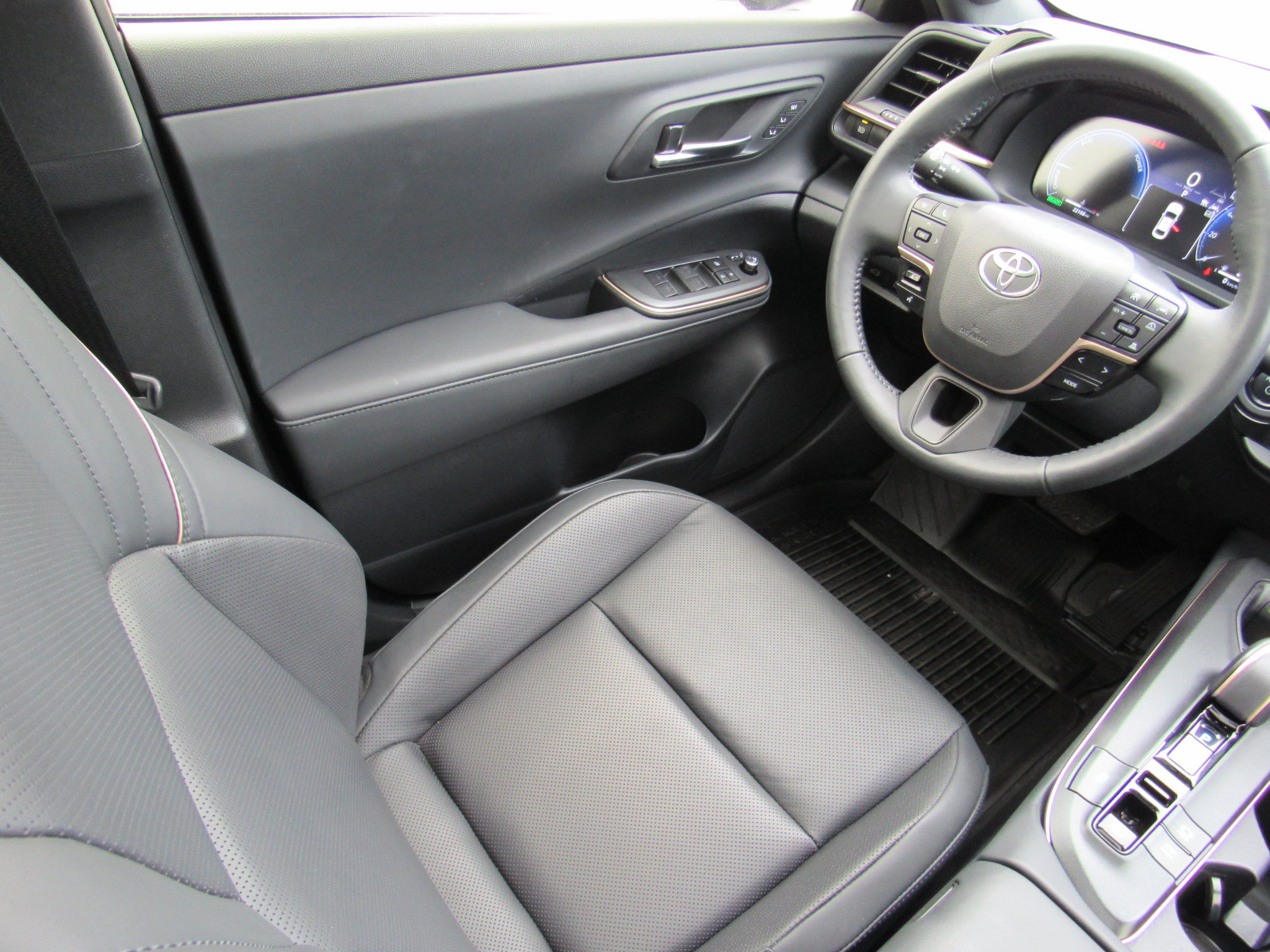 Used 2023 Toyota Crown AWD/4WD image 33