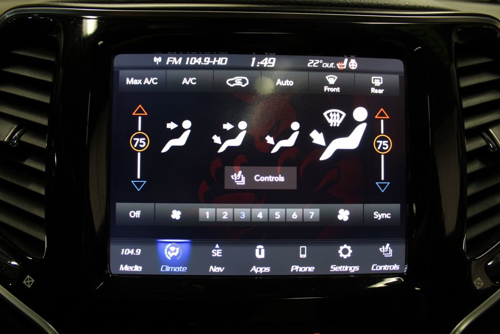 Used 2020 Jeep Cherokee Limited w/ Technology Group image 16