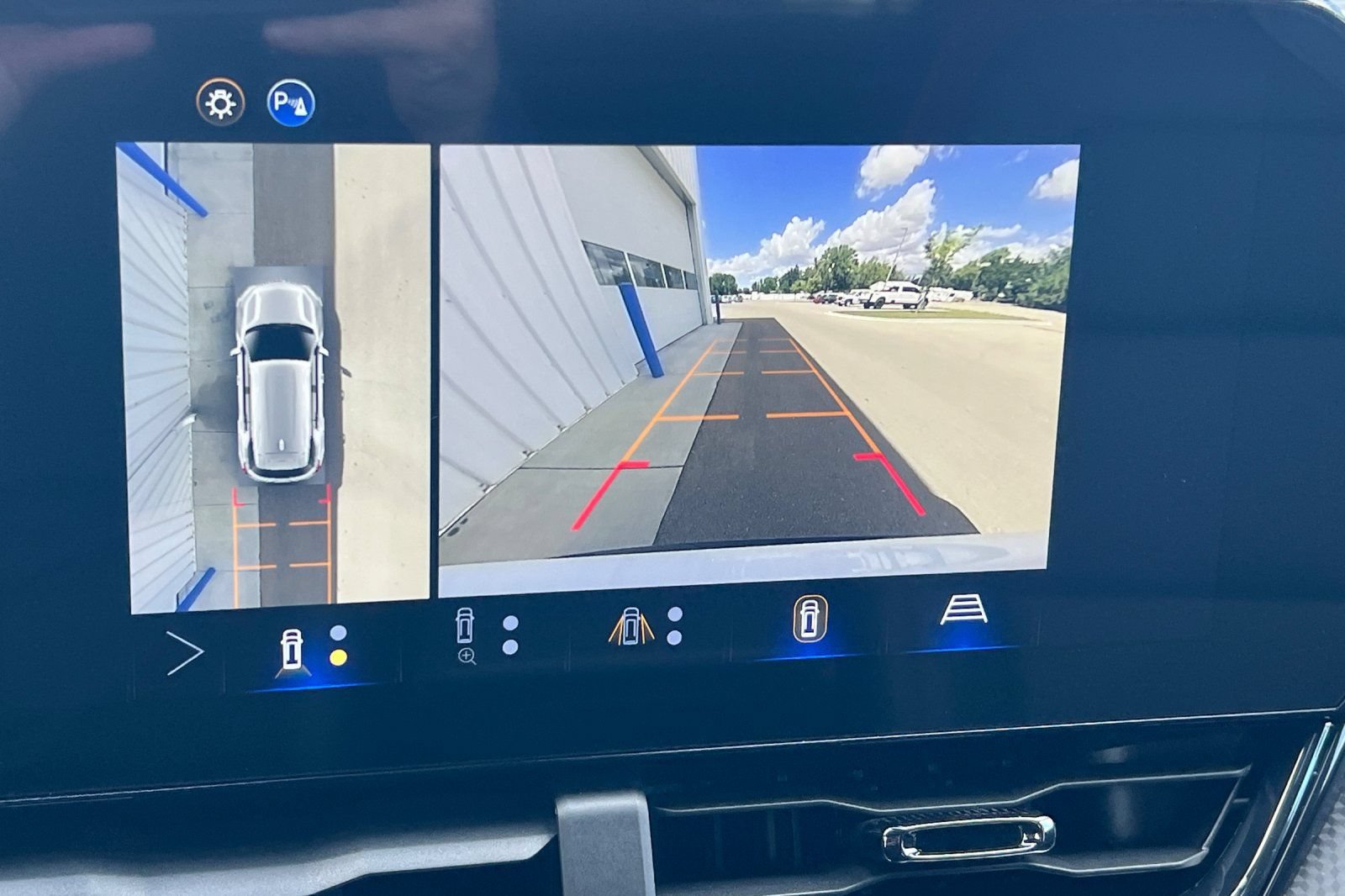 New 2026 Chevrolet Equinox RS w/ Safety and Technology Package AWD/4WD image 17