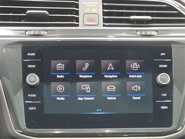 Used 2023 Volkswagen Tiguan SE w/ Panoramic Sunroof Package image 11