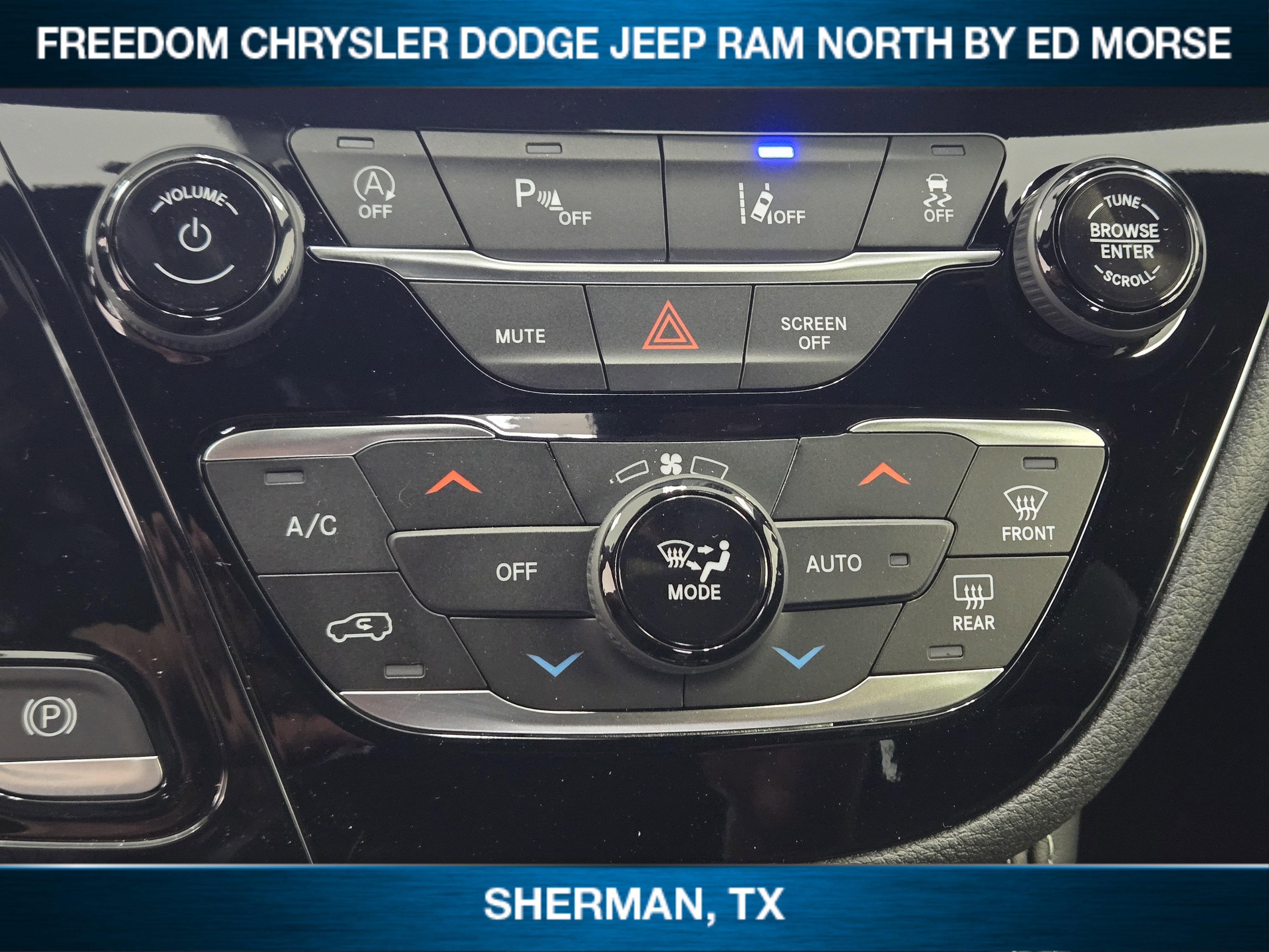 New 2026 Chrysler Pacifica Limited image 13