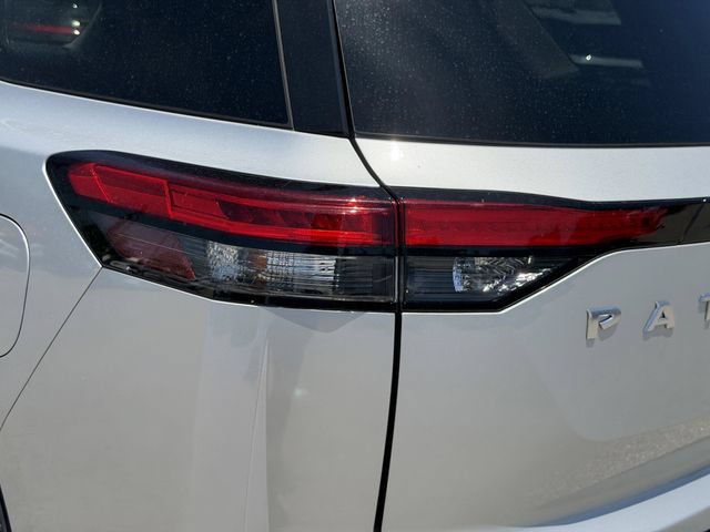 Used 2022 Nissan Pathfinder SL FWD image 35